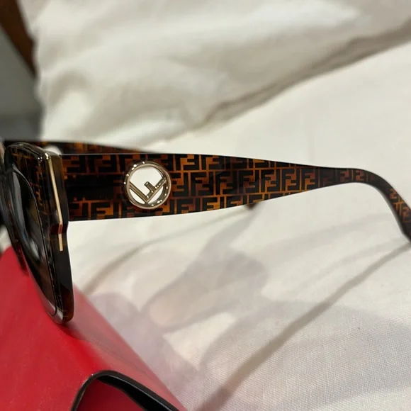 Fendi Sunglasses - Picture 4 of 10